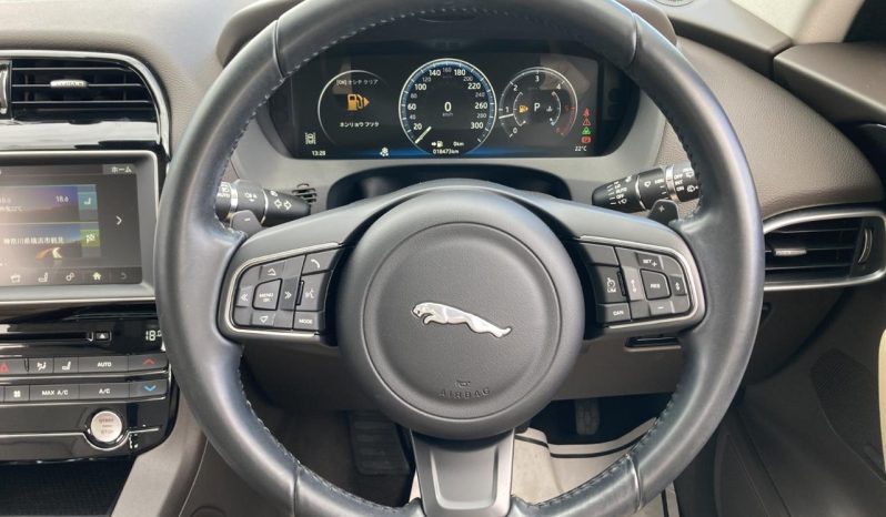 
								Jaguar F-Pace full									