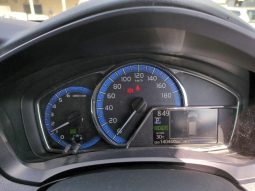 
										Toyota Fielder Hybrid  2017 full									