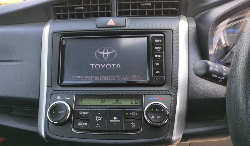 
								Toyota Fielder Hybrid  2017 full									