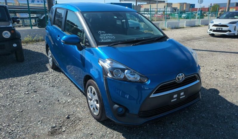 
								Toyota Sienta 2017 full									