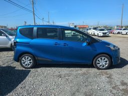 
										Toyota Sienta 2017 full									