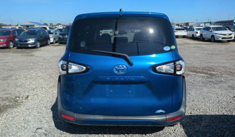 
								Toyota Sienta 2017 full									