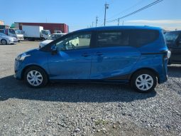 
										Toyota Sienta 2017 full									