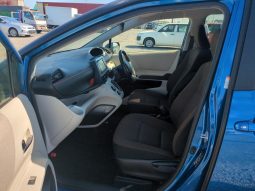 
										Toyota Sienta 2017 full									