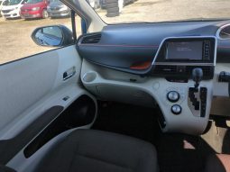 
										Toyota Sienta 2017 full									