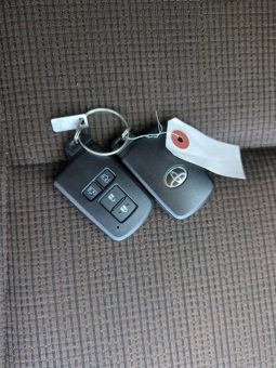 
										Toyota Sienta 2017 full									