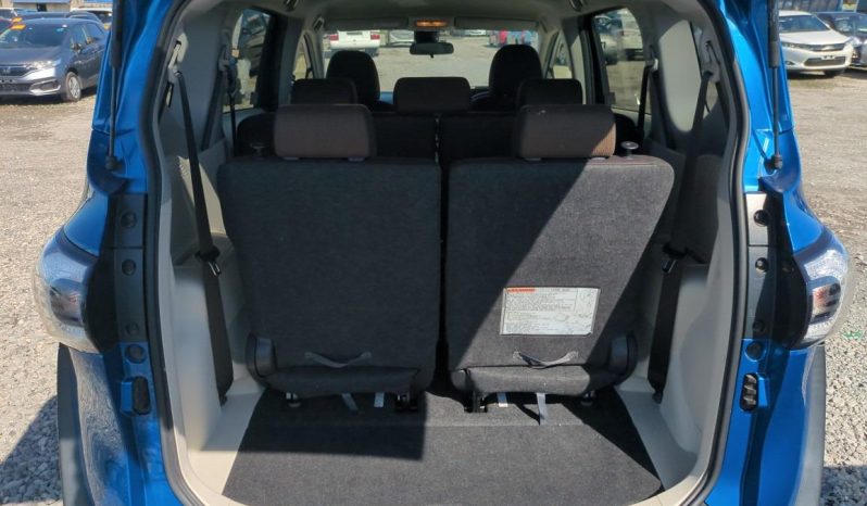 
								Toyota Sienta 2017 full									