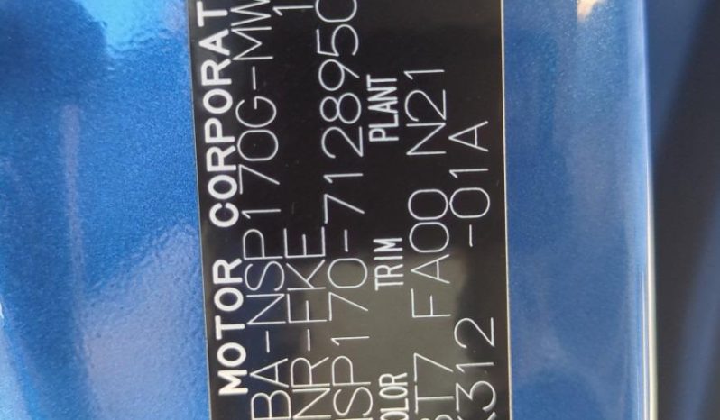 
								Toyota Sienta 2017 full									