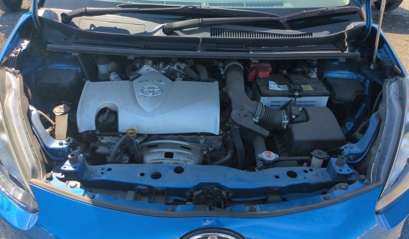 
								Toyota Sienta 2017 full									