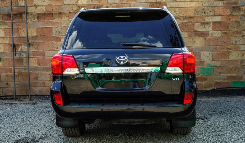 
								Toyota Landcruiser 200 Series VX V8 2013 full									