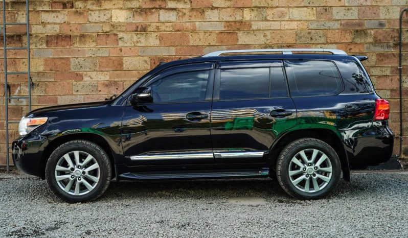 
								Toyota Landcruiser 200 Series VX V8 2013 full									