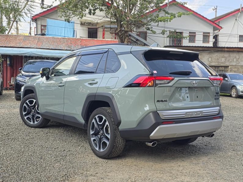 
								Toyota RAV4 Adventure  2021 full									
