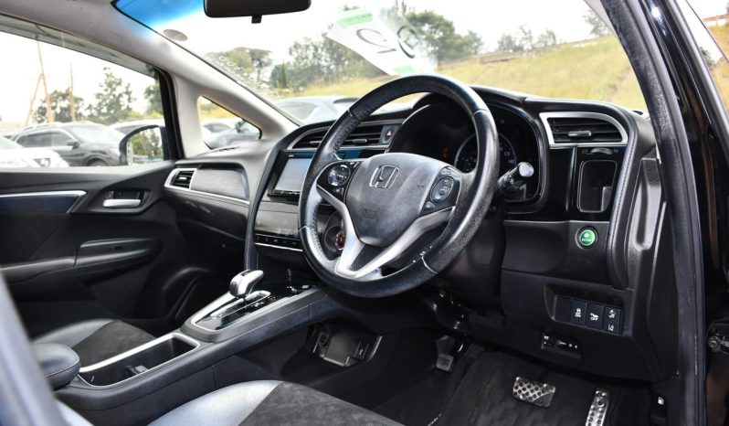
								Honda Fit Shuttle Hybrid 2019 full									