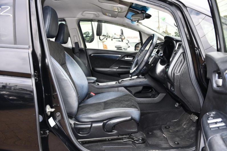 
								Honda Fit Shuttle Hybrid 2019 full									