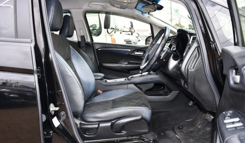 
								Honda Fit Shuttle Hybrid 2019 full									