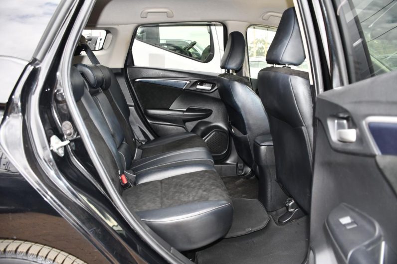 
								Honda Fit Shuttle Hybrid 2019 full									