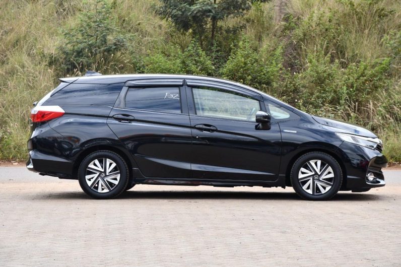 
								Honda Fit Shuttle Hybrid 2019 full									